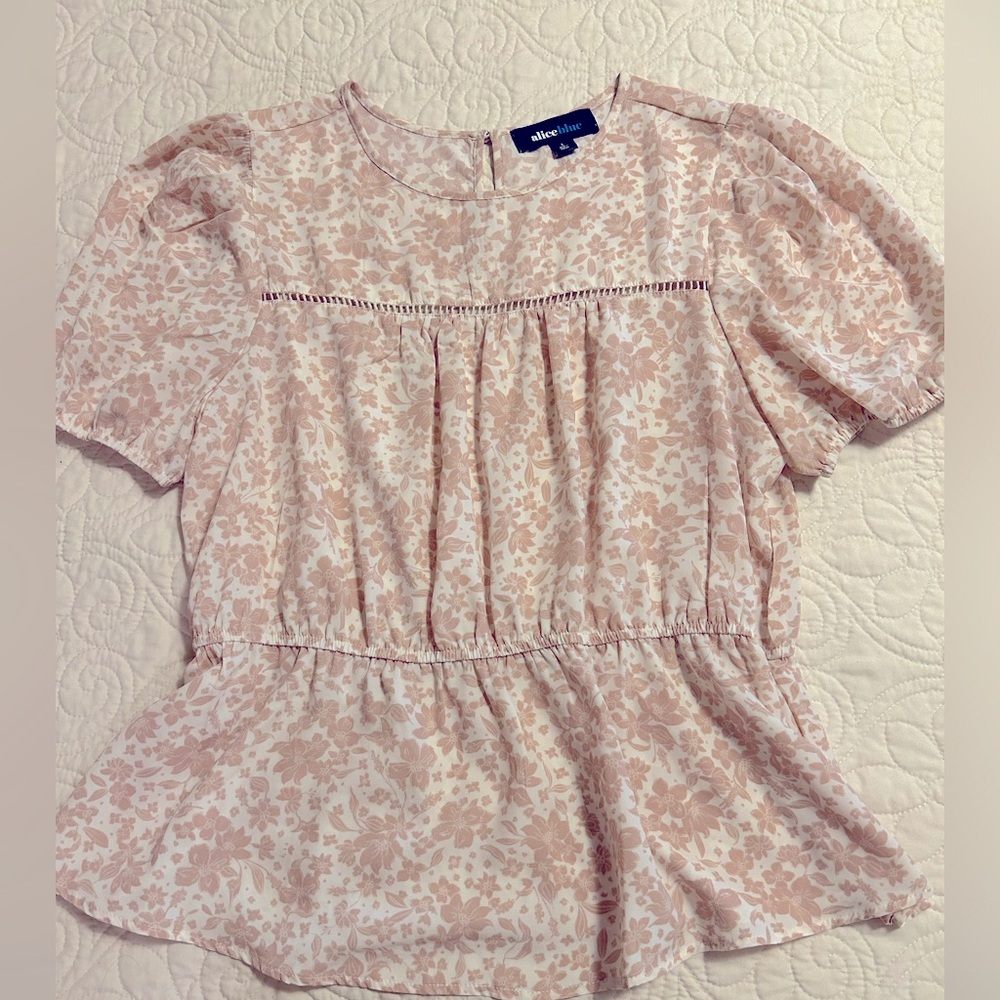 Cute light pink puff sleeve blouse